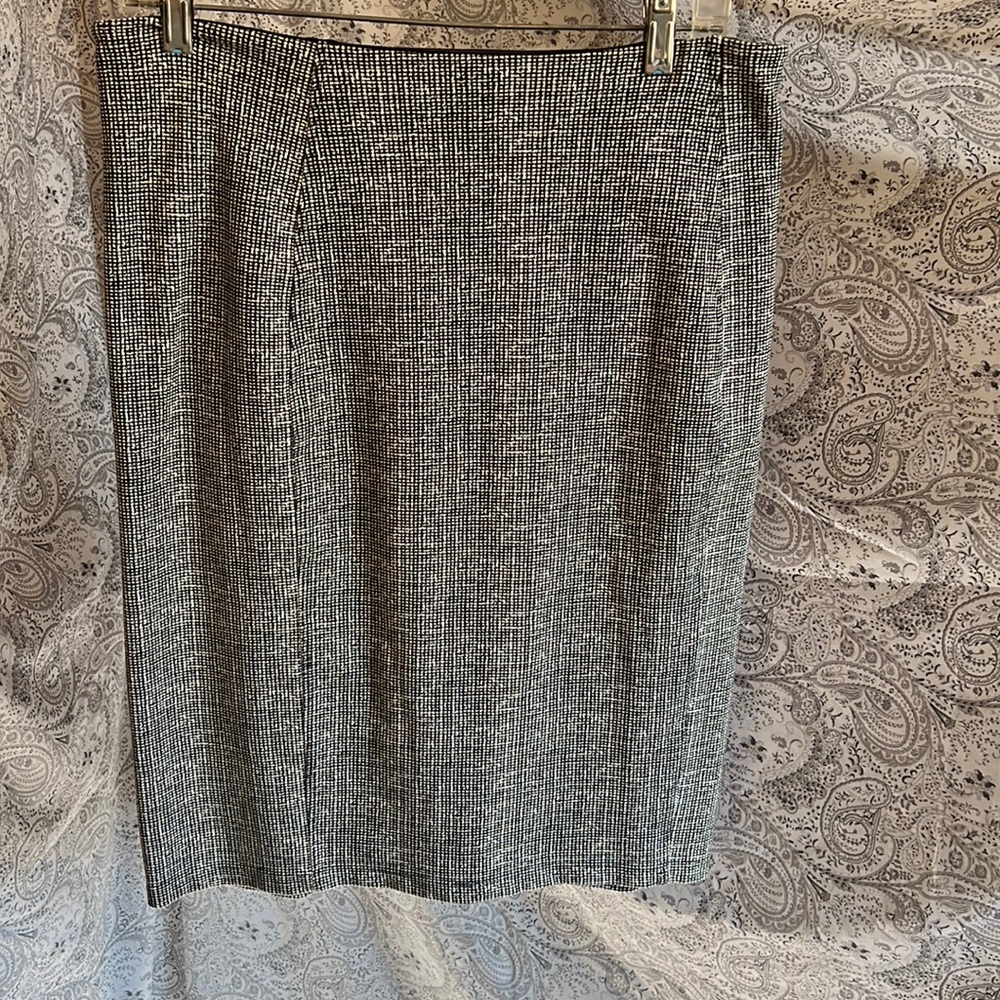 Black and white pencil skirt